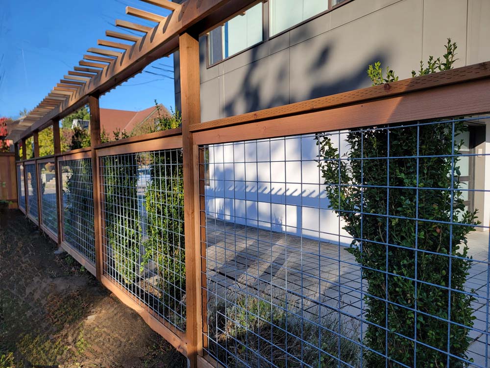 Hog Wire Fences Premium Wood Build