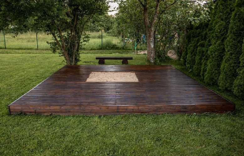 Floating Deck