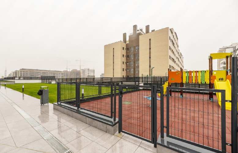 Commercial-Fencing
